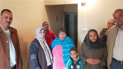 تسكين أسرة متضررة بعد تصدع عقار بـ