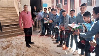 تسليم الكتب وانتظام الدراسة في 2244 مدرسة بكفر الشيخ