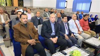 سكرتير عام سوهاج يجتمع مع أعضاء وحدة المتغيرات المكانية بالمحافظة والوحدات المحلية