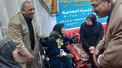 محافظ أسيوط يعلن إنقاذ سيدة مسنة بلا مأوى من أحد الشوارع 