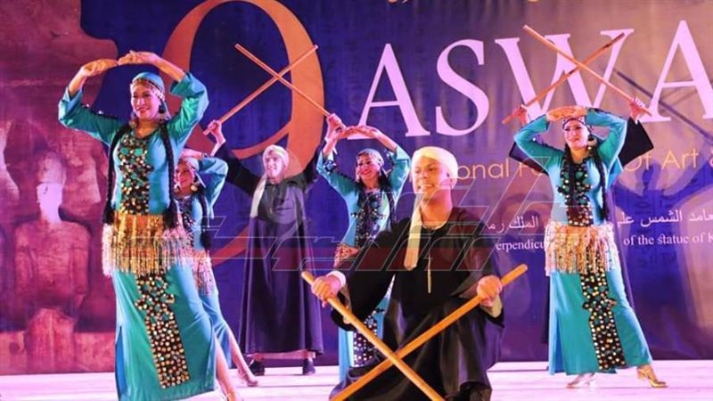 جانب من عرض فرقة