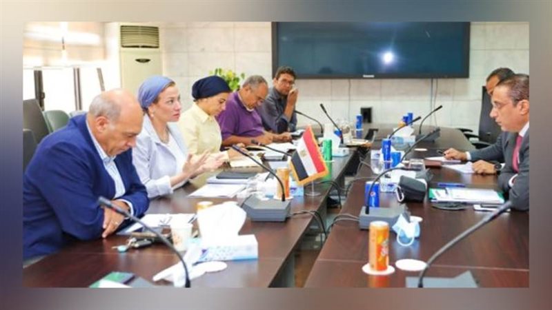 وزيرة البيئة ومحافظ