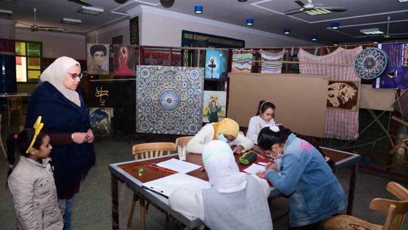 من جانب المعرض