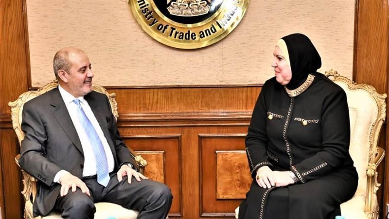 وزيرة التجارة والصناعة