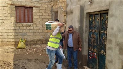 محافظ بني سويف يناقش جهود التعامل مع تداعيات أزمة السيل بقرية سنور