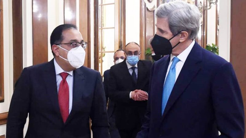 مدبولي مع جون كيري