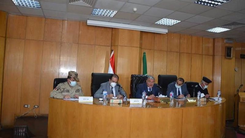 محافظ المنيا خلال