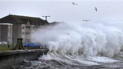 توقعات بعواصف شديدة تضرب السواحل البريطانية بسرعة 200 ميل للساعة غداً