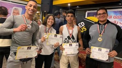 رئيس منطقة الإسكندرية للقوة البدنية ومصارعة الذراعين يكرم الفائزين