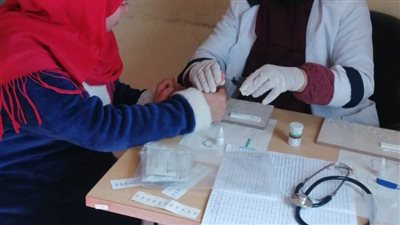 توقيع الكشف الطبي على 2064 مريضا بقافلة طبية بسمالوط شمال المنيا