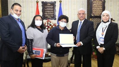 صقر يكرم الطفل السويسي كريم الفائز في بطولة حورس الدولية  للرياضيات الذهنية بدبي