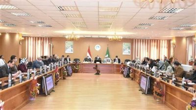 محافظ الشرقية يطمئن علي جاهزية مديرية الطب البيطري لمواجهة أنفلونزا الطيور 