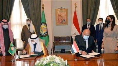 شكرى وأمين التعاون الخليجي يوقعان مذكرة تفاهم بشان آلية التشاور السياسي بين الخارجية والمجلس