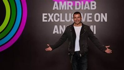 عمرو دياب يعلن تطورًا عاجلًا بعد اختفاء فيديوهات له