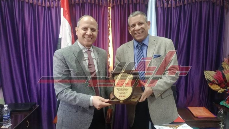 خلال التكريم