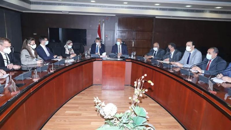 وزير النقل يستقبل