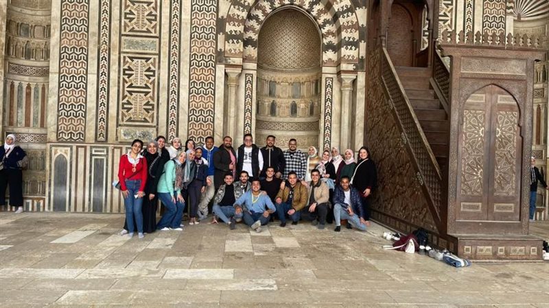 الطلاب فى مسجد القلعة