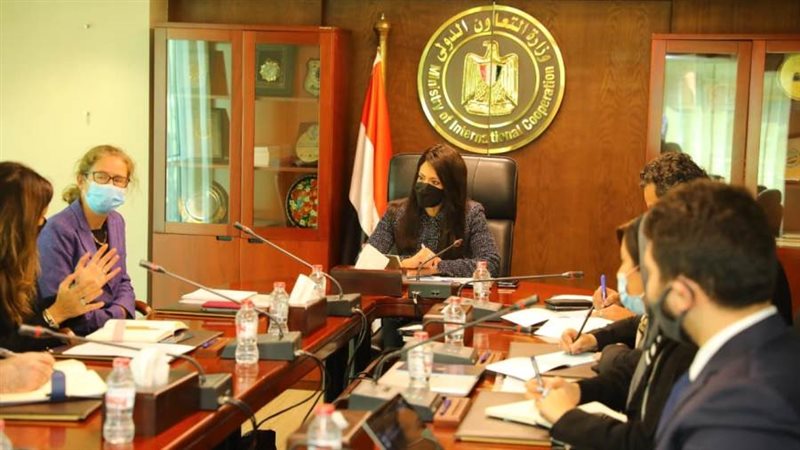 المشاط تبحث مع مجموعة