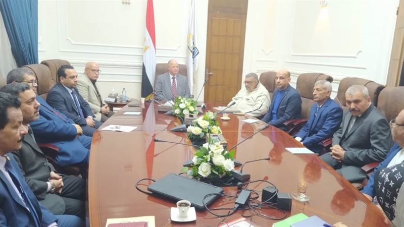 محافظ القاهرة خلال