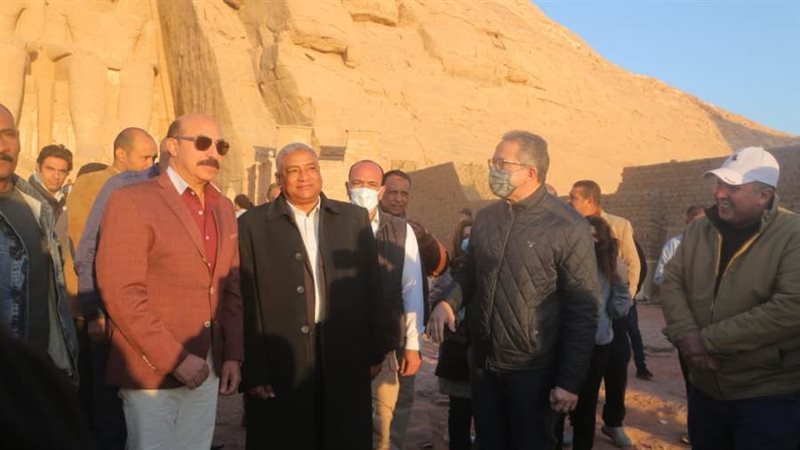 وزير الآثار ومحافظ