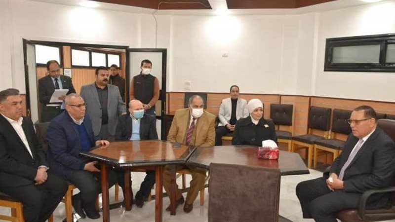 محافظ الشرقية خلال