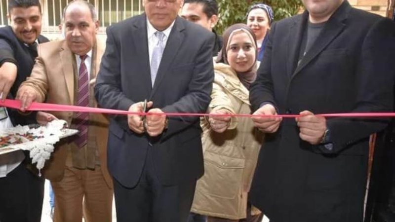 محافظ الشرقية أثناء