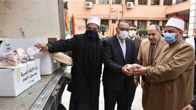 توزيع 2 طن لحوم من مشروع صكوك الإطعام على الأسر الأولى بالرعاية بالشرقية 