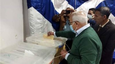 محافظ بورسعيد يدلي بصوته في انتخابات نقابة المهندسين