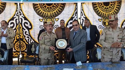 القوات المسلحة توزع كميات كبيرة من المواد الغذائية والبطاطين على الأسر الأكثر احتياجًا بمدن شمال سيناء