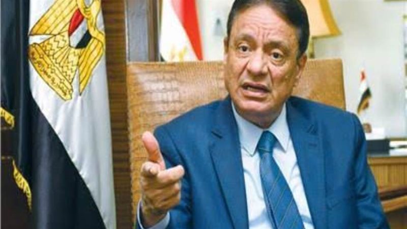 الكاتب الصحفي كرم