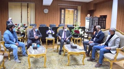 رئيس جامعة بني سويف يستقبل نقيب الأطباء ورئيس فرع التأمين الصحي 