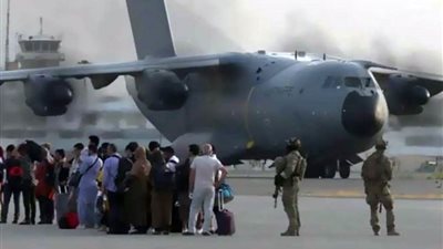 وصول طائرة لاجئين هنود من أوكرانيا إلى مدينة 