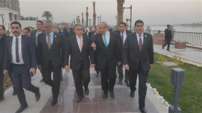 محافظ بني سويف يصطحب أعضاء محلية النواب لزيارة كورنيش النيل 