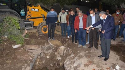 محافظ المنيا يتابع أعمال إصلاح خط الطرد للصرف الصحى بالمستشفى الجامعى