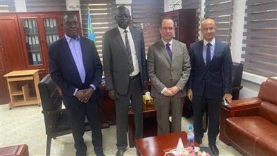    سفير مصر في جوبا يبحث مع وزير النقل ورئيس سلطة الطيران المدني بجنوب السودان تعزيز التعاون فى مجال الطيران المدنى  
