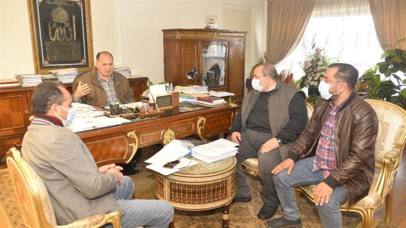 لقاء المحافظ مع لجنة