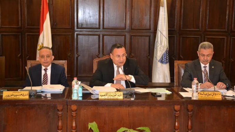 دكتور عبد العزيز