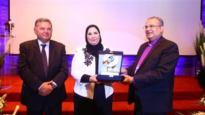 الهيئة القبطية الإنجيلية للخدمات الاجتماعية تكرم وزيرة التضامن الاجتماعي تقديرًا لدورها ومجهوداتها في خدمة المواطنين