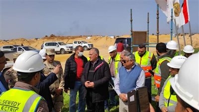 د.عبد العاطى يتفقد مشروع المسار الناقل لمياه الصرف 