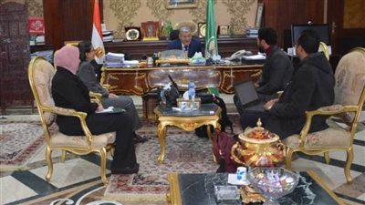  محافظ المنيا يعلن بدء تنفيذ الأنشطة مع مزارعي تكتلي العسل الأسود والنباتات الطبية