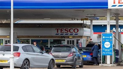  أسعار البنزين تحرق جيوب البريطانيين (صور)