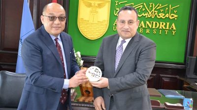 رئيس جامعة الإسكندرية يستقبل سفير الفلبين لبحث سبل التعاون