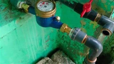 توصيل 32 عداد مياه للشرب للأسر الأكثر احتياجًا بالشرقية 