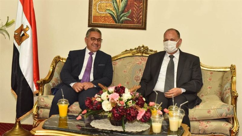 محافظ أسيوط يستقبل