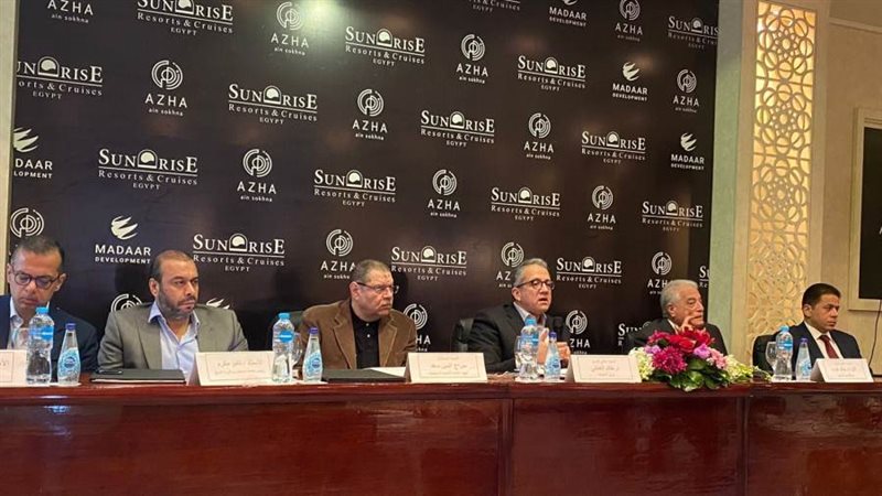 العنانى خلال الاجتماع