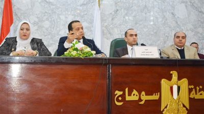 نائب محافظ سوهاج يعقد اجتماعا مع لجنة توفيق أوضاع المشروعات