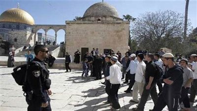 270 مستوطنًا يقتحمون باحات المسجد الأقصى بحماية شرطة الاحتلال الإسرائيلي