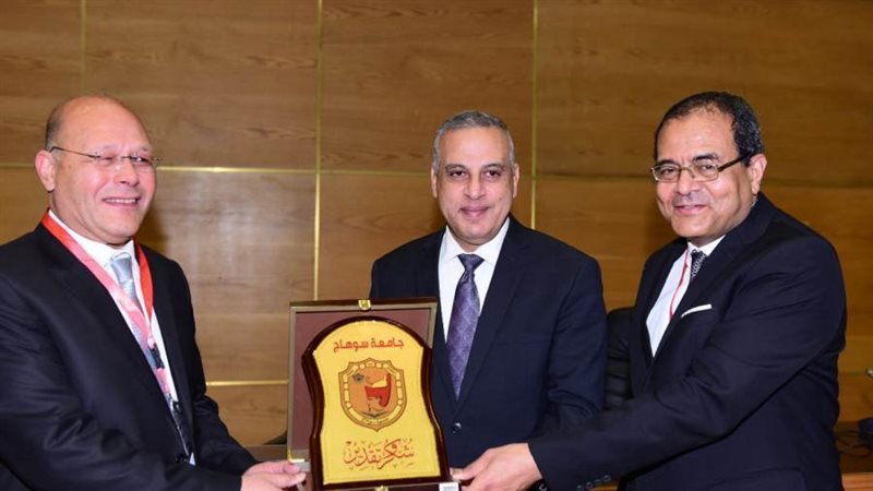 من جانب الافتتاح