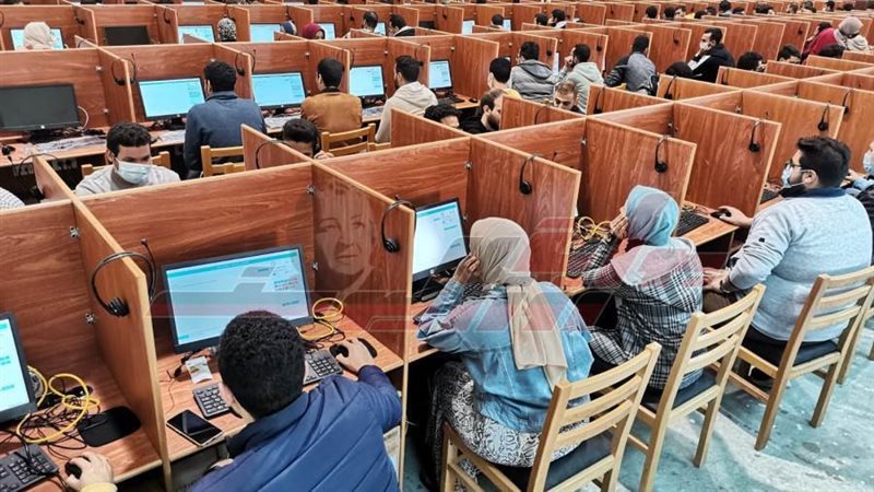 تدريب طلاب الجامعة