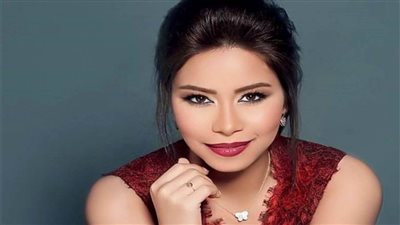 شيرين تفاجئ جمهورها بالعودة للشعر الطويل